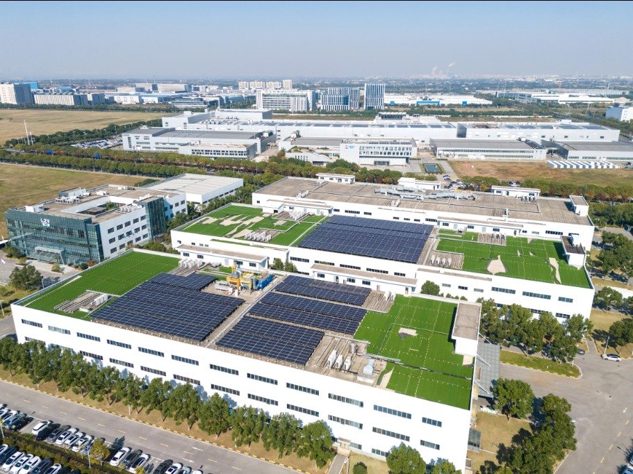 Commercial Solar Benefits: Save More, Grow More